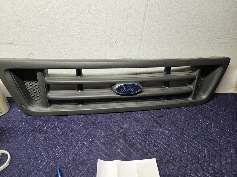 2003 to 2007 Ford Econoline E150 E250 E350 Front Grille Grille B4563 OEM