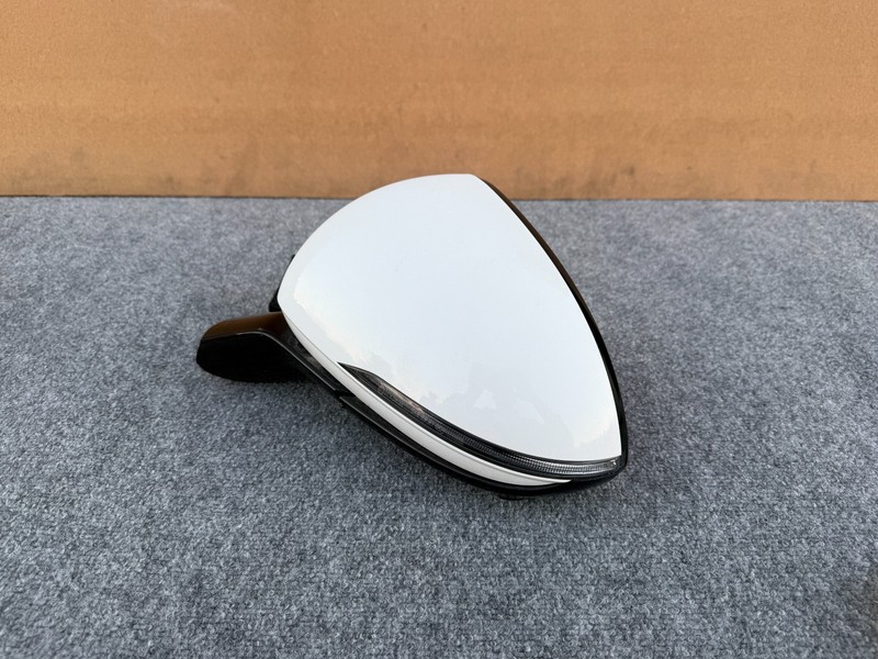 GENESIS GV70 2022-2026 OEM LEFT DRIVER DOOR MIRROR W/ CAMERA WHITE (UYH)