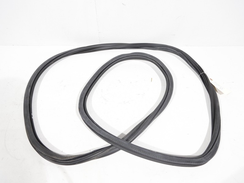 OEM 2015 - 2018 PORSCHE MACAN S 95B REAR RIGHT DOOR BODY WEATHERSTRIP SEAL