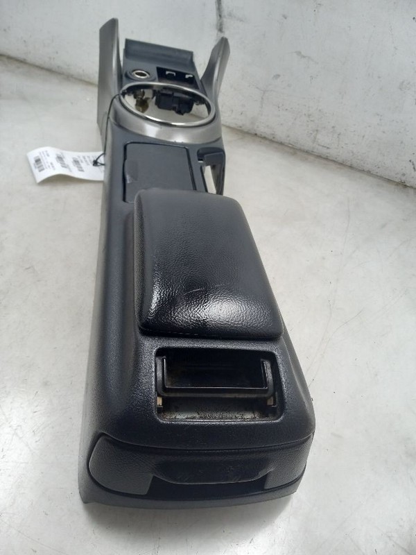 2001 LEXUS IS300 3.0L RWD AT FLOOR MOUNTED CENTER CONSOLE