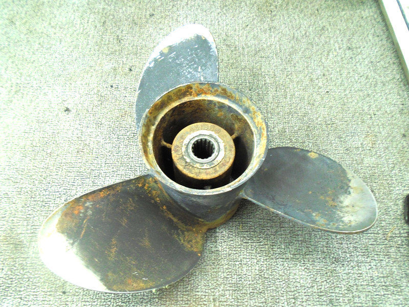 USED STAINLESS PROPELLER JOHNSON/EVINRUDE OMC 431930 LEFT HAND ROT 15 DIA X 17P