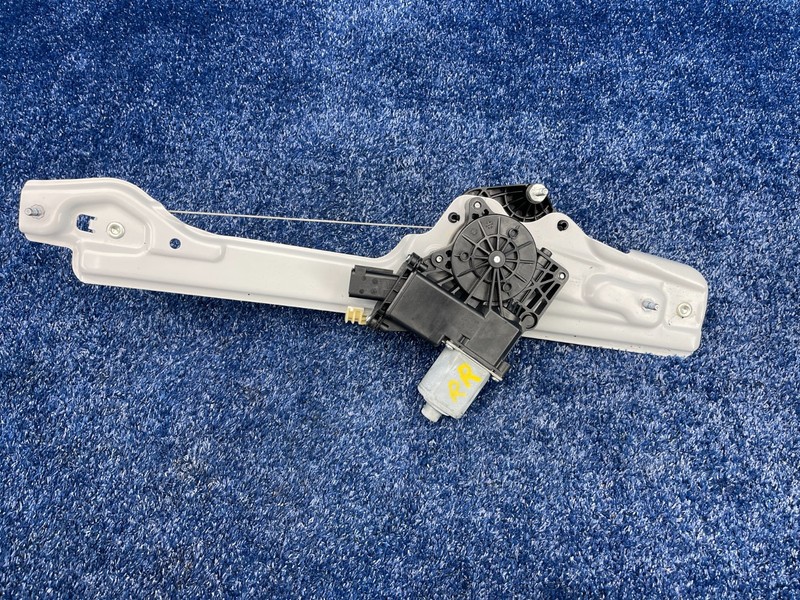 2016-2020 CADILLAC CT6 RIGHT PASSENGER REAR WINDOW REGULATOR W/ MOTOR OEM