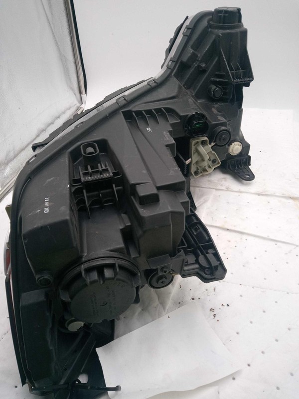 Used Right Headlight Assembly fits: 2022 Kia Carnival reflector Right Grade A