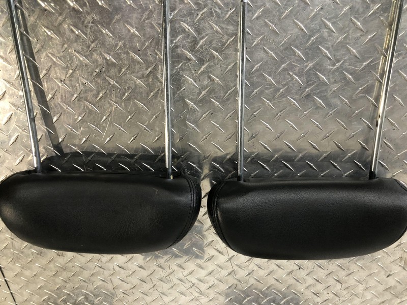 1999-2006 Chevrolet Silverado Rear Black Leather Headrest Set Assembly Oem