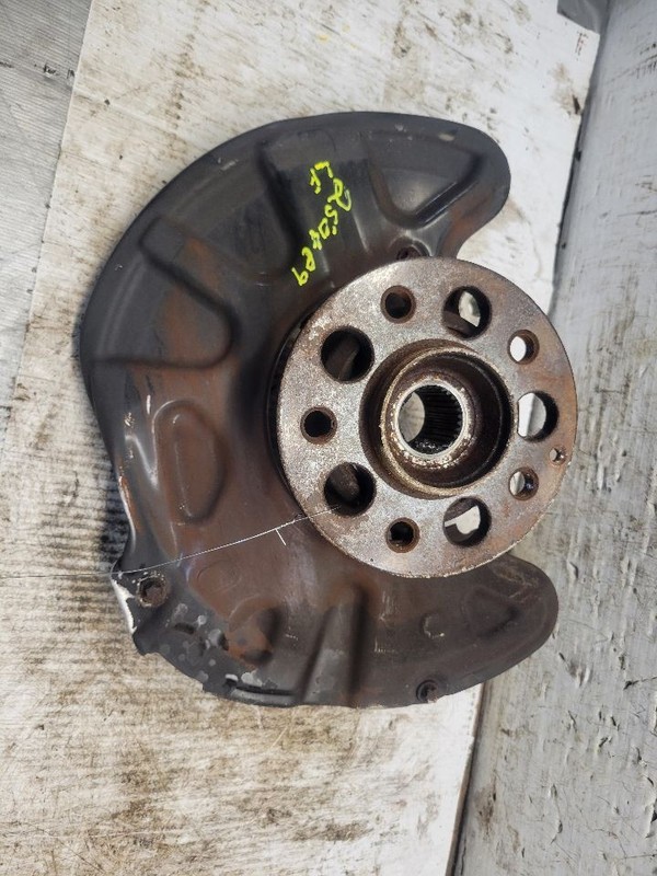 Driver Front Spindle/Knuckle 204 Type C350 Fits 08-15 MERCEDES C-CLASS 1703619
