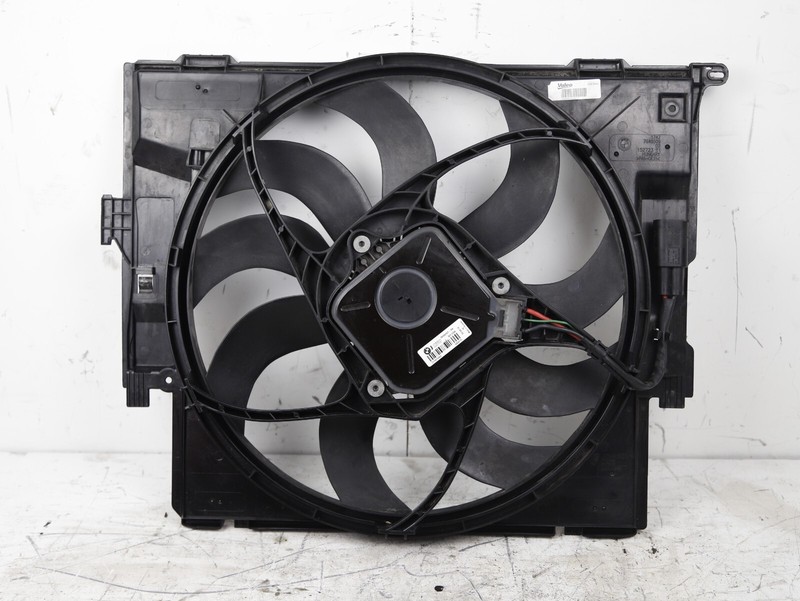 12-18 BMW 228i 320i 328i F22 F30 N20 TURBO ENGINE RADIATOR COOLING FAN W/ SHROUD