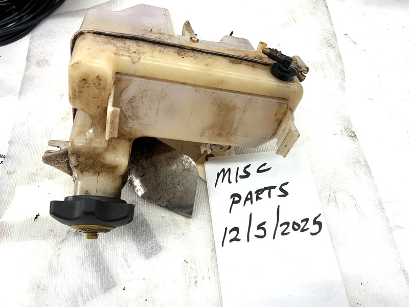 Skidoo ZX Oil Tank -Skidoo ZX Chassis. 1999-2002 Very good shape- #519000028
