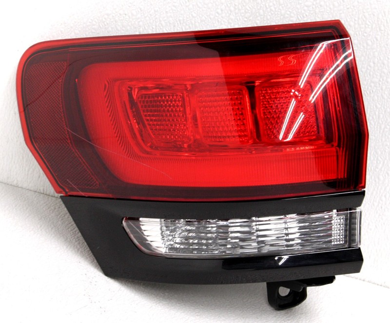 OEM Jeep Grand Cherokee SRT Left Tail Lamp 68142943AH Lens & Trim Scratches