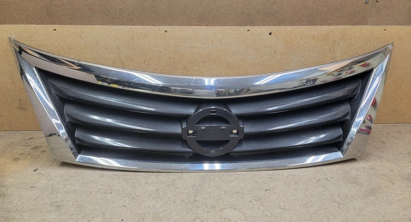 2013 2014 2015 Nissan Altima Sedan Front Bumper Grille Chrome OEM