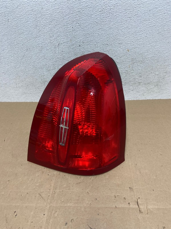 1998 to 2002 Lincoln Town Car Right Passenger RH Tail Light Oem AE5064 LK
