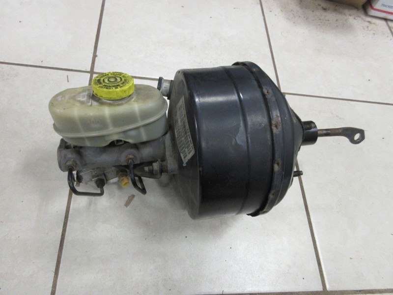 2004-2006 Jeep Wrangler TJ Rubicon OEM Brake Booster Master Cylinder 52128422