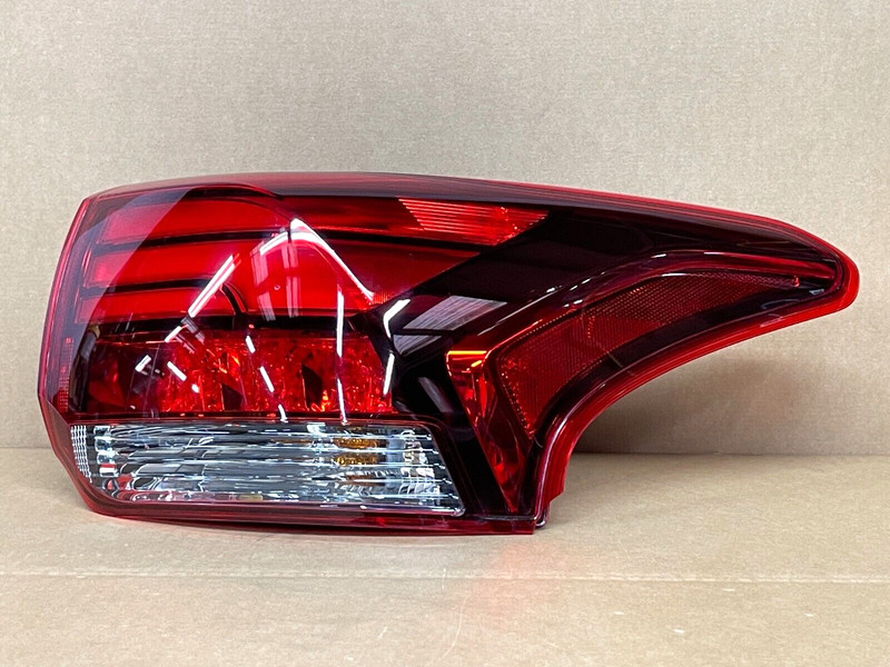 ⭐CHIPPED! 2016-2020 MITSUBISHI OUTLANDER RIGHT RH LED OUTER TAILLIGHT LAMP OEM