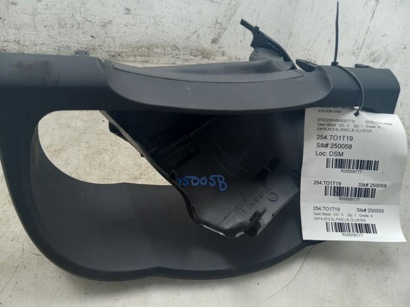 19 TOYOTA HIGHLANDER LE SPEEDOMETER CLUSTER BEZEL