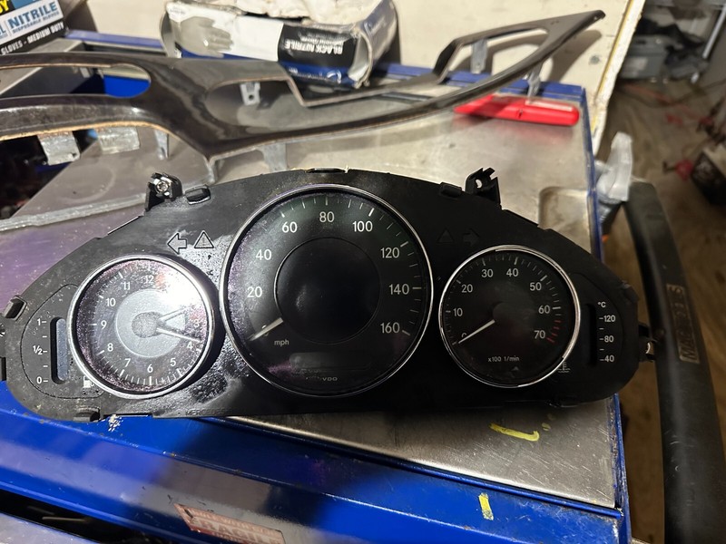 06 Mercedes CLS500 OEM INSTRUMENT SPEEDOMETER GAUGE CLUSTER 183,000 MILES
