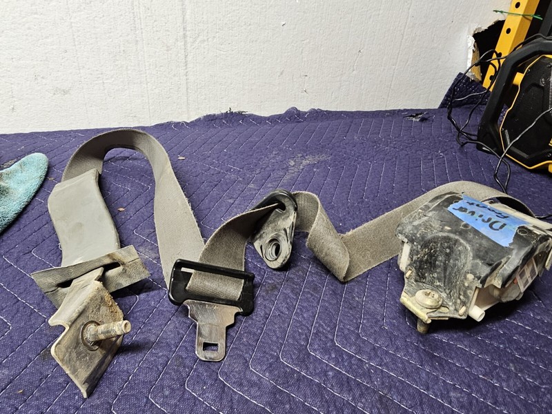 2003 Ford E350 Driver Front