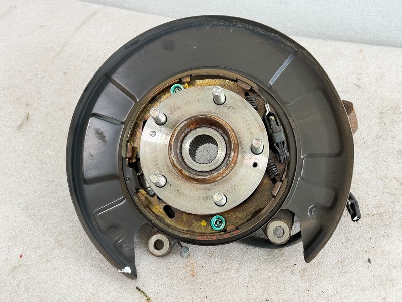 10-16 HYUNDAI GENESIS COUPE - PASSENGER RIGHT REAR SPINDLE KNUCKLE HUB OEM