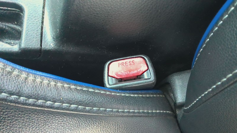 Front Seat Belt Buckle TOYOTA COROLLA 14 15 16 17 18 19