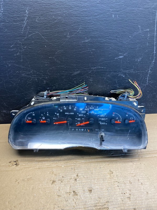 2006 Ford E350 Gauge Speedometer Cluster OEM AD6576 DG