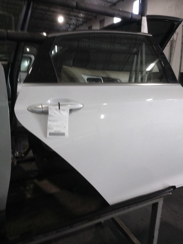 2018 Genesis G80 Rear Right Door White Used OEM 670285, 63000 Miles, Scratch