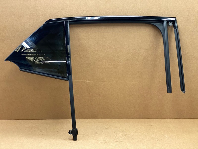 2021-2023 BUICK ENVISION REAR RIGHT PASSENGER SIDE QUARTER GLASS TRIM OEM LOT785