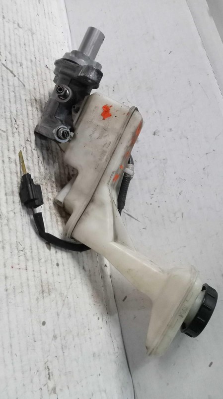 Used Brake Master Cylinder fits: 2015 Nissan Rogue VIN 5 1st digit USA built Gra