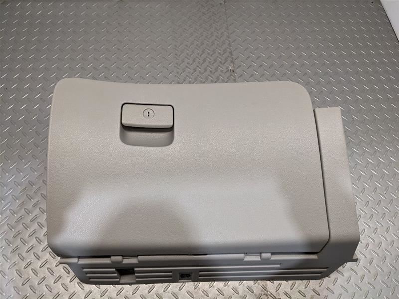 QUEST 2012 Glove Box 1143549