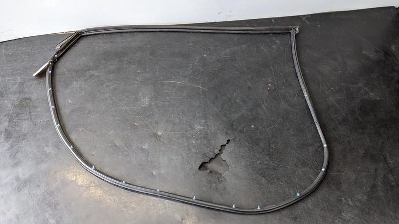 Front Left Door Weatherstrip 2020 Nissan Murano 80831-9UH0A 2019 2021 2022