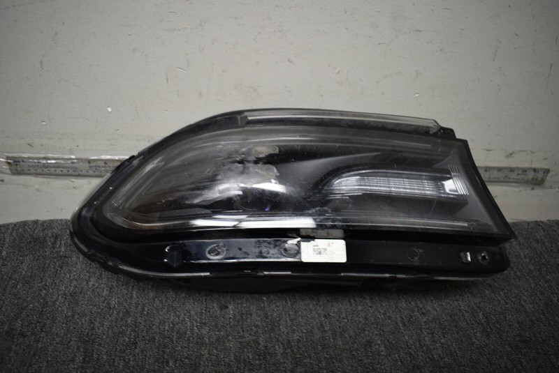 2015-2018 DODGE CHARGER RIGHT SIDE HEADLIGHT FACTORY OEM