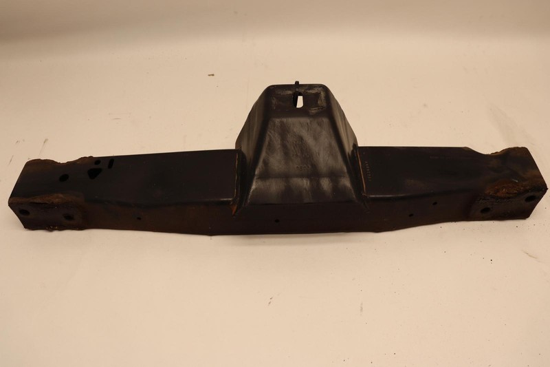 2019-2022 CHEVY SILVERADO 1500 4.3L 2WD TRANSMISSION SUPPORT CROSSMEMBER OEM