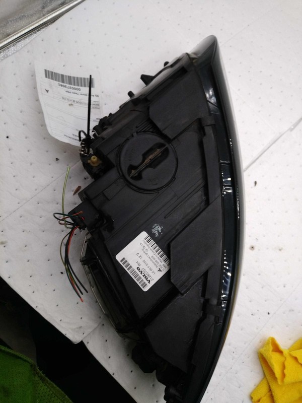 Used Right Headlight Assembly fits: 2011 Volvo 40 SERIES w/o xenon Right Grade A