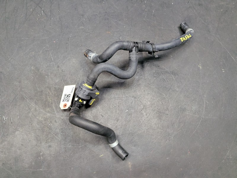Radiator Coolant By-Pass Hose w/ Valve Set 2020 Toyota RAV4 16260-F0010 19 - 24