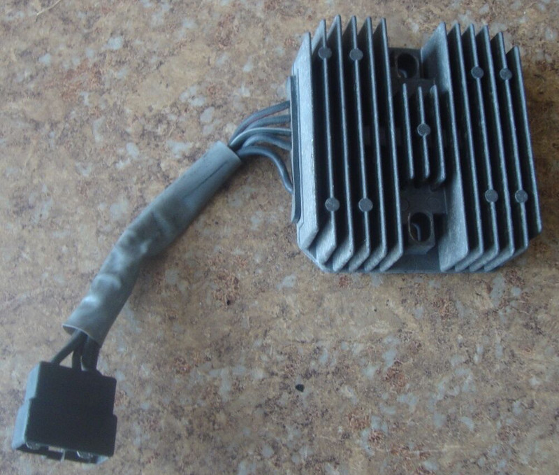 2000 Suzuki GSX-R600 GSXR6 GSXR600 Electrical Voltage Regulator Rectifier M10