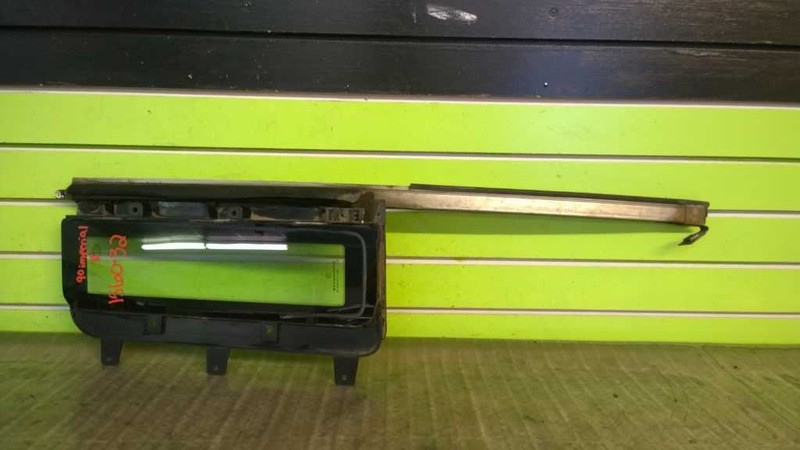 90 CHRYSLER IMPERIAL STD SDN PASSENGER RIGHT REAR VENT GLASS OEM 1560-32