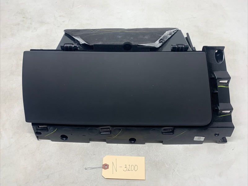 Tesla Model S black glovebox3200 U12