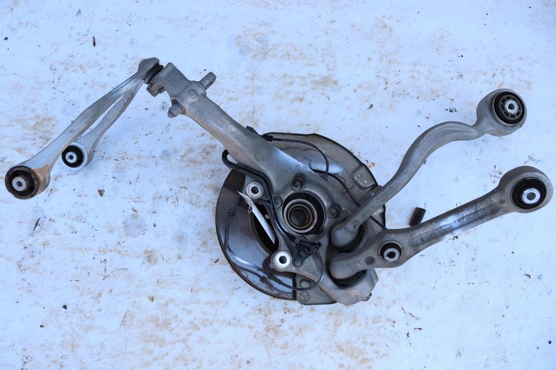 2015-2017 MERCEDES C-CLASS AWD C300 W205 FRONT LEFT SPINDLE KNUCKLE HUB ASSY OEM