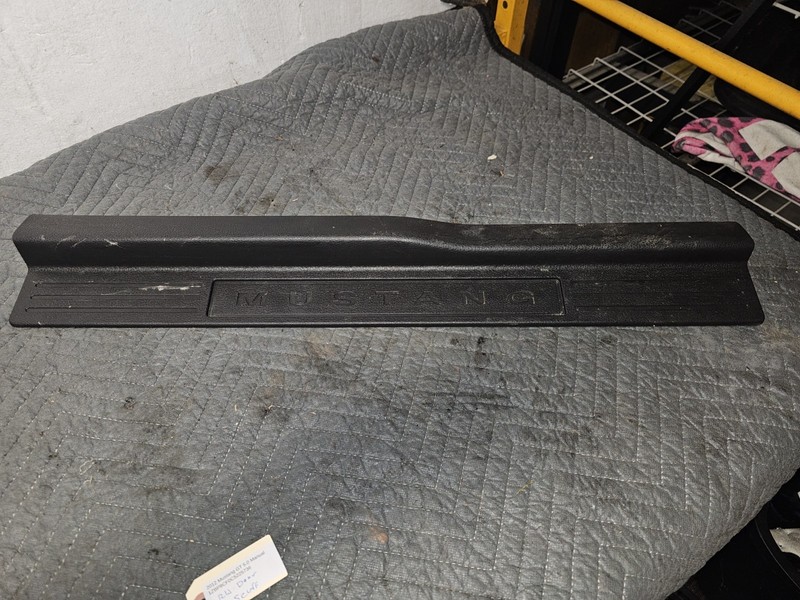 2011–2014 FORD MUSTANG RIGHT DOOR SILL SCUFF PLATE STEP TRIM OEM