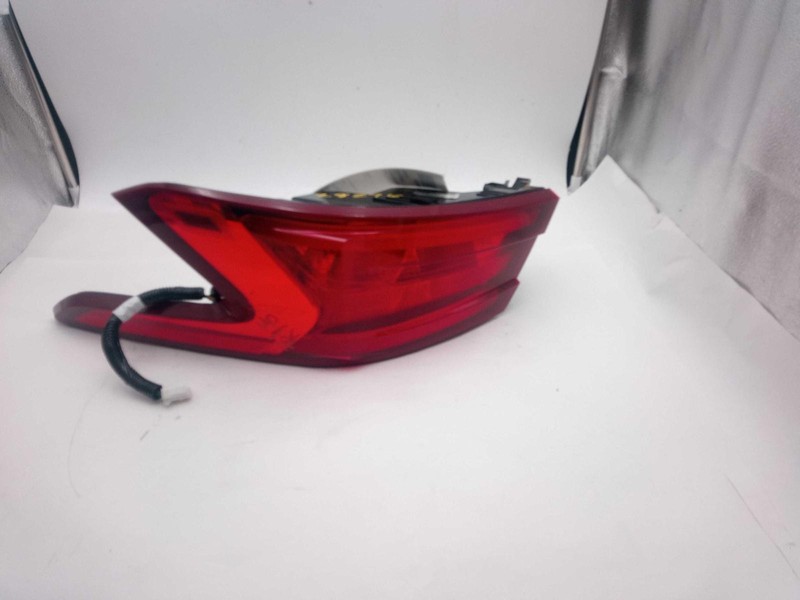 2017 Nissan Maxima Right Tail Light Assembly White OEM 176795 Used 146K Miles