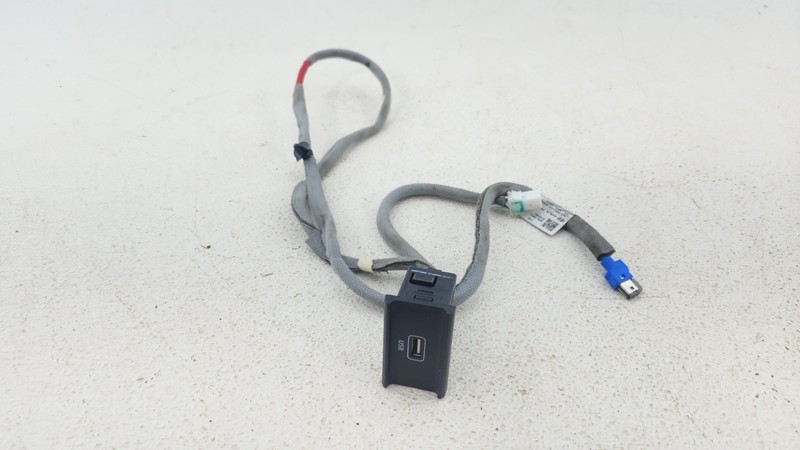 2023 KIA FORTE CENTER CONSOLE USB AUX AUXILIARY INPUT PORT JACK OUTLET OEM