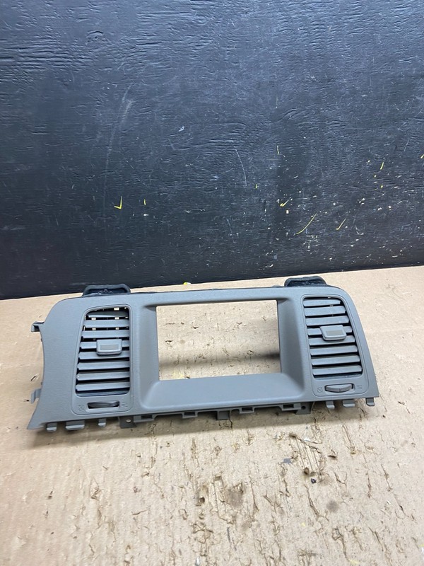2009-2010 Nissan Murano Radio Center Console Display Bezel Air Vent OEM T8699 DG