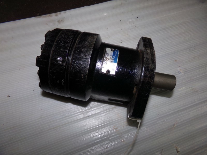 NEW Char-Lynn 1031033-010 Hydraulic Motor*FREE SHIPPING*