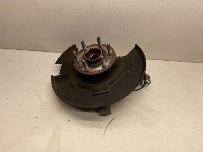 2010-2012 CADILLAC SRX LEFT FRONT STEERING SPINDLE KNUCKLE BEARING HUB ASSEMBLY