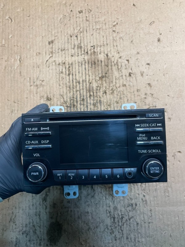 2011 to 2012 Nissan Rogue AM FM XM Radio CD Player Screen Receiver W1506 DG