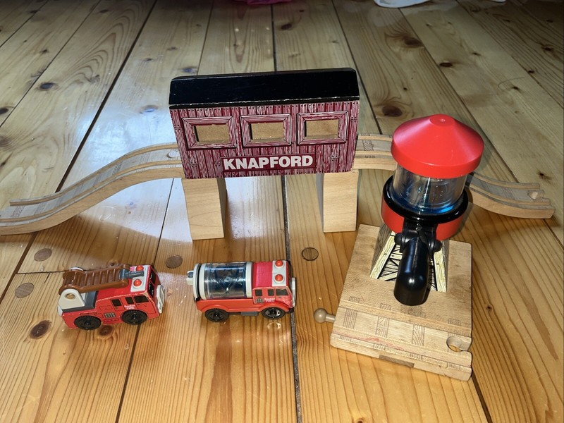 Thomas & Friends Knapford Bridge Water Tower Hook & Ladder Water Tanker Wooden