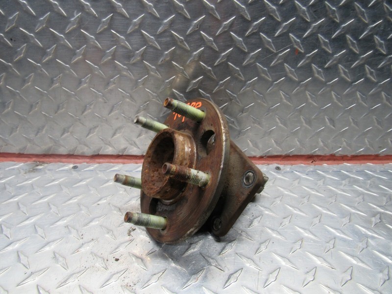 00-05 BUICK LESABRE RIGHT PASSENGER REAR HUB KNUCKLE