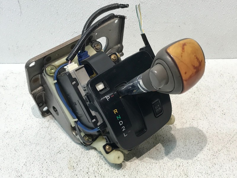 1999-2003 LEXUS RX300 AUTOMATIC FLOOR GEAR SHIFTER ASSEMBLY OEM