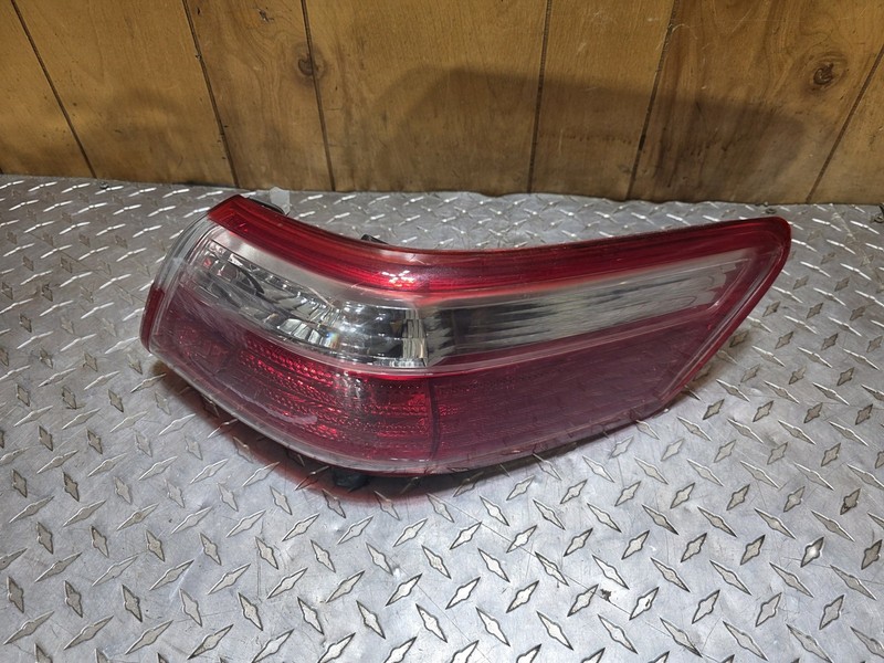 2007-2009 Toyota Camry Rear Passenger Right Tail Light Tail Lamp Oem