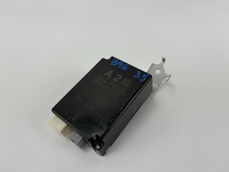 2021 - 2025 TOYOTA SIENNA KEYLESS ENTRY RECEIVER CONTROL MODULE OEM 897B008010