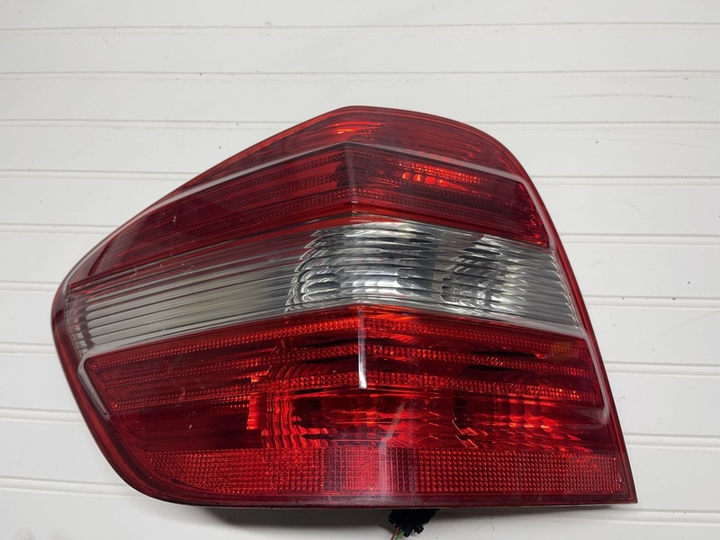 2006-2008 Mercedes Benz ML500 W164 Rear Driver Left Tail Light Tail Lamp Oem
