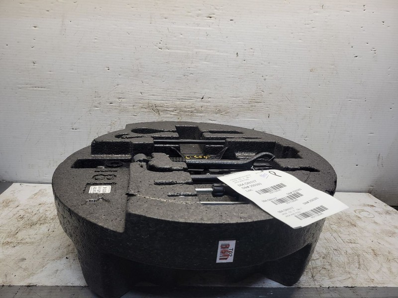 G80 2017 Jack and Tools 1728545