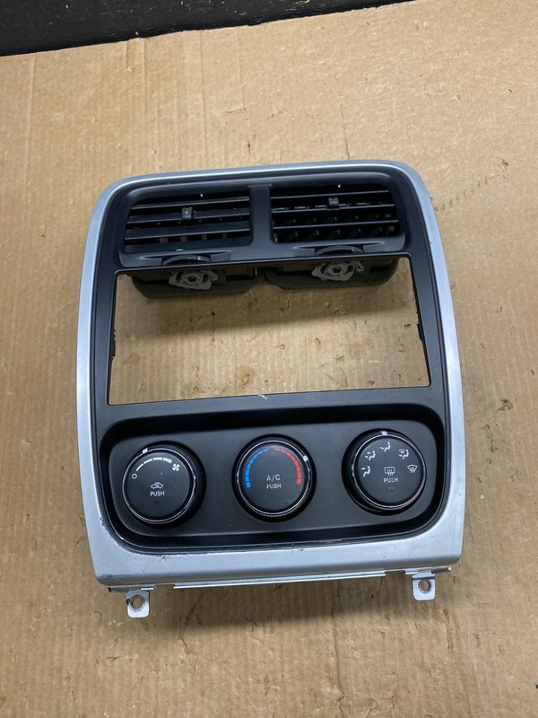2010 to 2012 Dodge Caliber Dash Radio Center Bezel Climate Control Dash z4313 DG